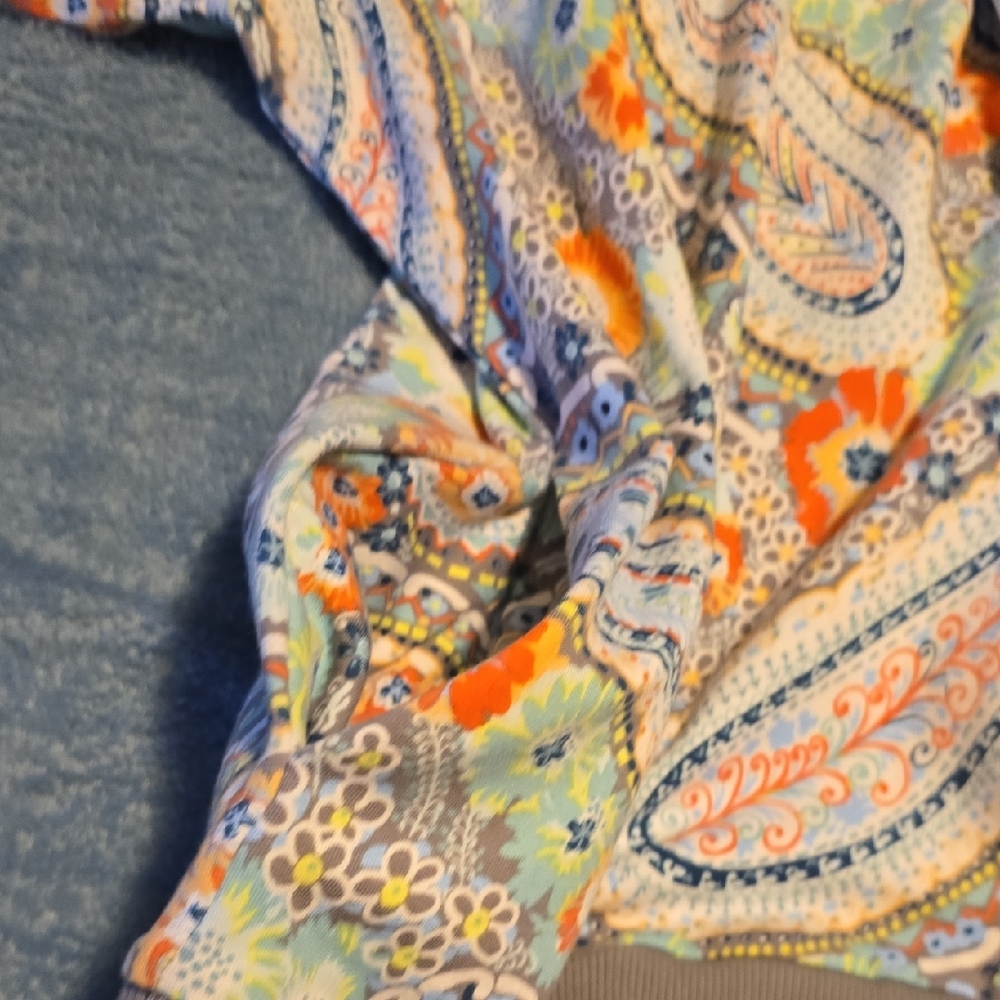 Vera Bradley Women's French Terry Pocket Pullover. Size Medium. NWT. - Picture 7 of 11